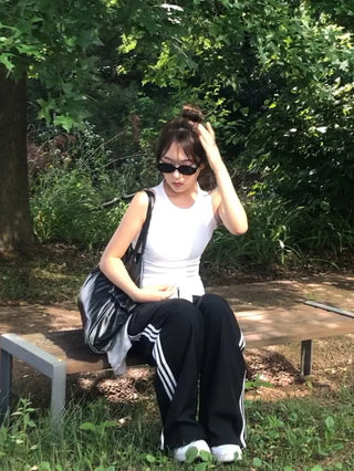 Madou Crinkly Three-Stripe Training Pants