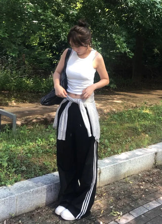 Madou Crinkly Three-Stripe Training Pants