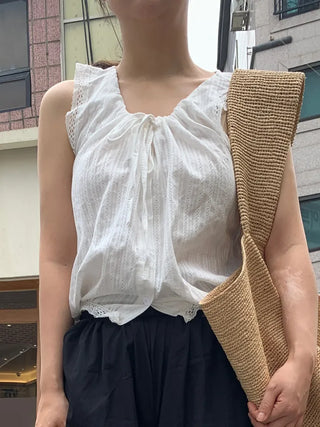 Faye Lace Avant-Fit Sleeveless Blouse