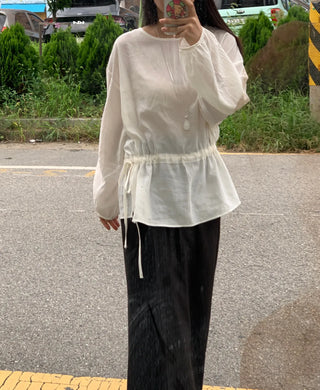 Sweet Mood Round Neck Balloon String Blouse