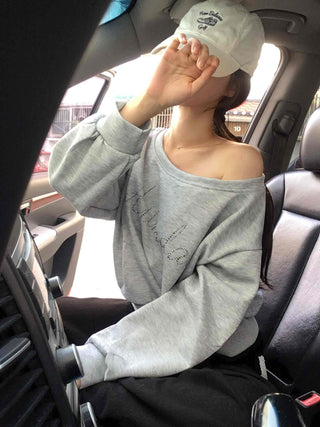 Retro Cubic Bead Off-Shoulder Sweatshirt