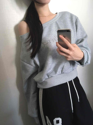 Retro Cubic Bead Off-Shoulder Sweatshirt