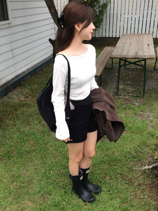 Minimal Pendant Knit Shorts
