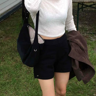 Minimal Pendant Knit Shorts