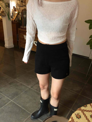 Minimal Pendant Knit Shorts