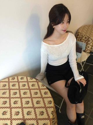 Minimal Pendant Knit Shorts