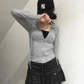 Minimal Zipper Line Zip-up