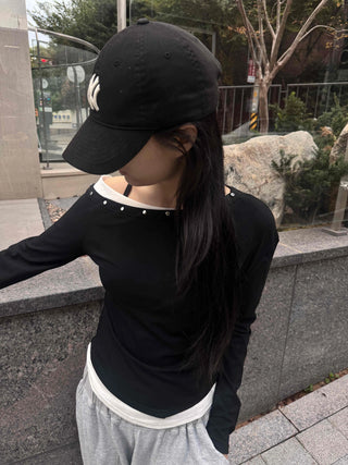 Simple Studded Off-Shoulder Long-Sleeve T-Shirt