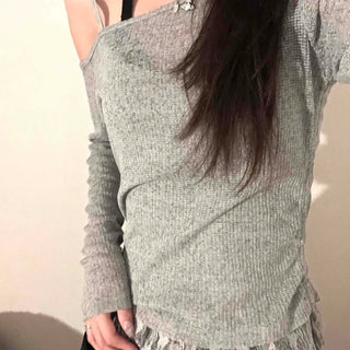 Delicate Fit Off-Shoulder Fringe Slim Knit