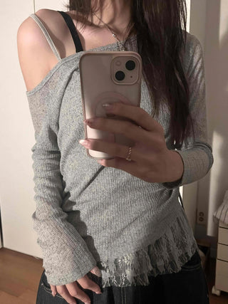 Delicate Fit Off-Shoulder Fringe Slim Knit