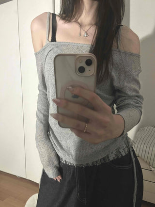 Delicate Fit Off-Shoulder Fringe Slim Knit