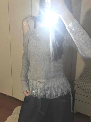 Delicate Fit Off-Shoulder Fringe Slim Knit