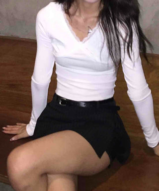 Delicate Fit Asymmetrical Lace Slit V-Neck Cropped Long Sleeve Tee