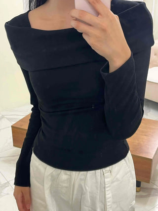 Delicate Fit Off-Shoulder Turtleneck Slim Fit Long Sleeve T-shirt