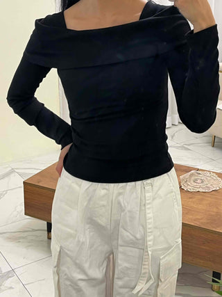 Delicate Fit Off-Shoulder Turtleneck Slim Fit Long Sleeve T-shirt