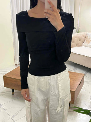 Delicate Fit Off-Shoulder Turtleneck Slim Fit Long Sleeve T-shirt