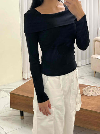 Delicate Fit Off-Shoulder Turtleneck Slim Fit Long Sleeve T-shirt