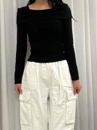 Delicate Fit Off-Shoulder Turtleneck Slim Fit Long Sleeve T-shirt