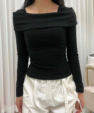 Delicate Fit Off-Shoulder Turtleneck Slim Fit Long Sleeve T-shirt