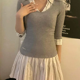 Delicate Fit V-Neck Knit Pleated Mix Dress