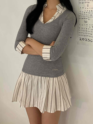 Delicate Fit V-Neck Knit Pleated Mix Dress