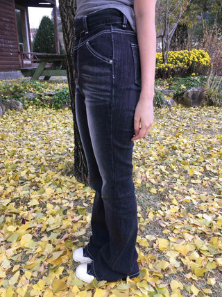 Delicate fit low-rise bootcut denim long pants