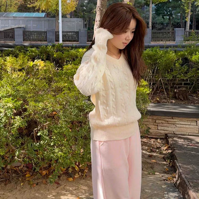 Soft Cable Pattern V-Neck Knit