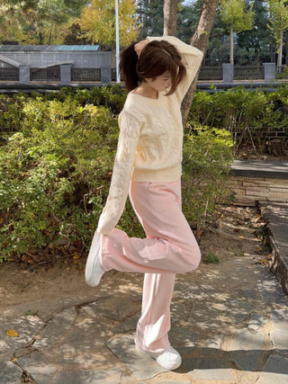 Soft Cable Pattern V-Neck Knit