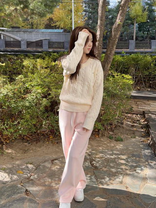 Soft Cable Pattern V-Neck Knit