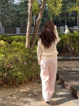 Soft Cable Pattern V-Neck Knit