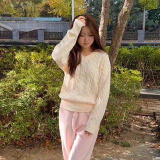 Soft Cable Pattern V-Neck Knit