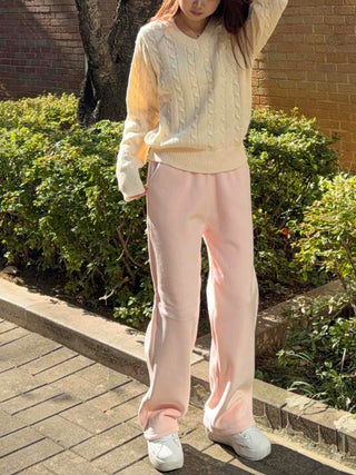 Soft Cable Pattern V-Neck Knit