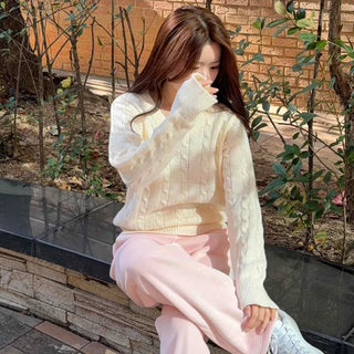 Soft Cable Pattern V-Neck Knit