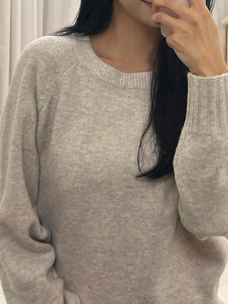 Minimal Simple Puff Sleeve Round Neck Knit