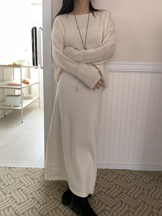 Minimal Drape Oversized Elastic Waist Long Skirt