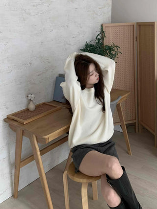 Comfort Volume Sleeve Basic Round Knit