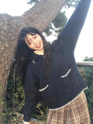 Sweet Pearl Color Block Round Neck Knit