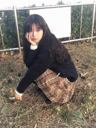 Sweet Pearl Color Block Round Neck Knit