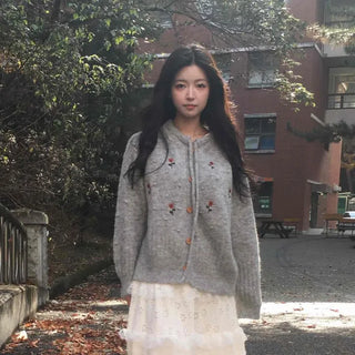 Round Knit Cardigan with Flower Embroidery Point