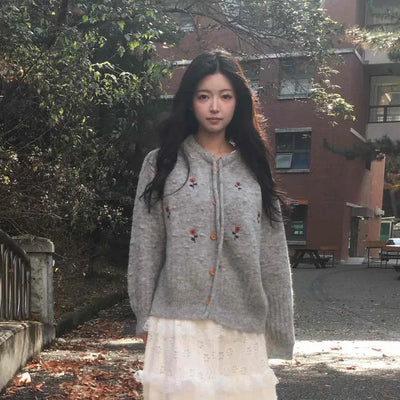 Round Knit Cardigan with Flower Embroidery Point