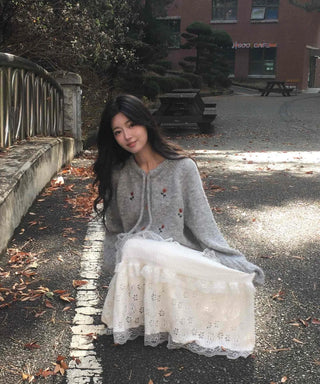 Round Knit Cardigan with Flower Embroidery Point