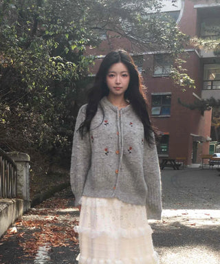Round Knit Cardigan with Flower Embroidery Point