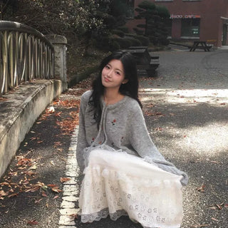 Round Knit Cardigan with Flower Embroidery Point