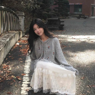 Round Knit Cardigan with Flower Embroidery Point