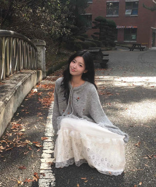 Round Knit Cardigan with Flower Embroidery Point