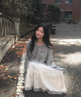 Round Knit Cardigan with Flower Embroidery Point