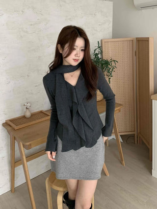Front Ruffle Tie V-Neck Knit Scarf Set