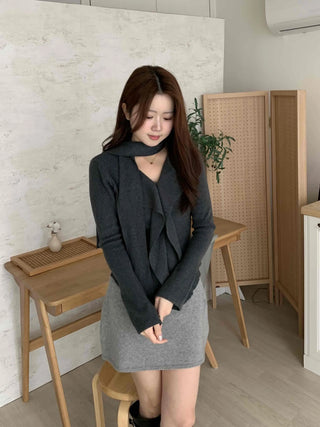 Front Ruffle Tie V-Neck Knit Scarf Set
