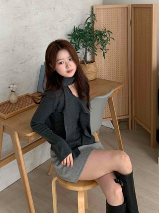 Front Ruffle Tie V-Neck Knit Scarf Set