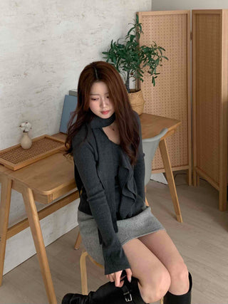 Front Ruffle Tie V-Neck Knit Scarf Set